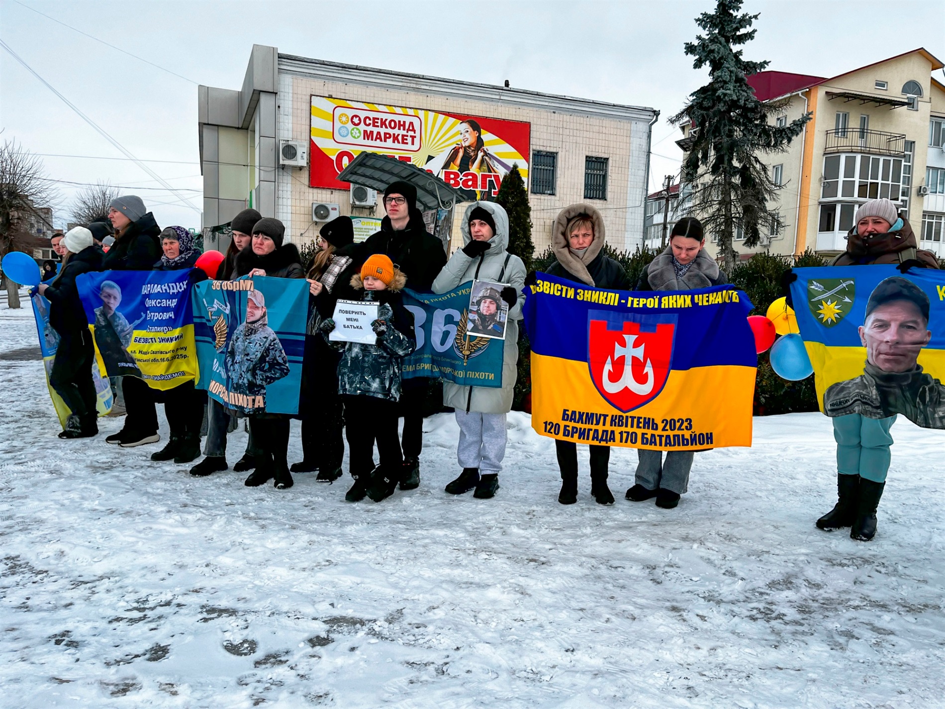 «Наші серця за ґратами»: у Барі відбулася 12-та акція на підтримку безвісти зниклих захисників