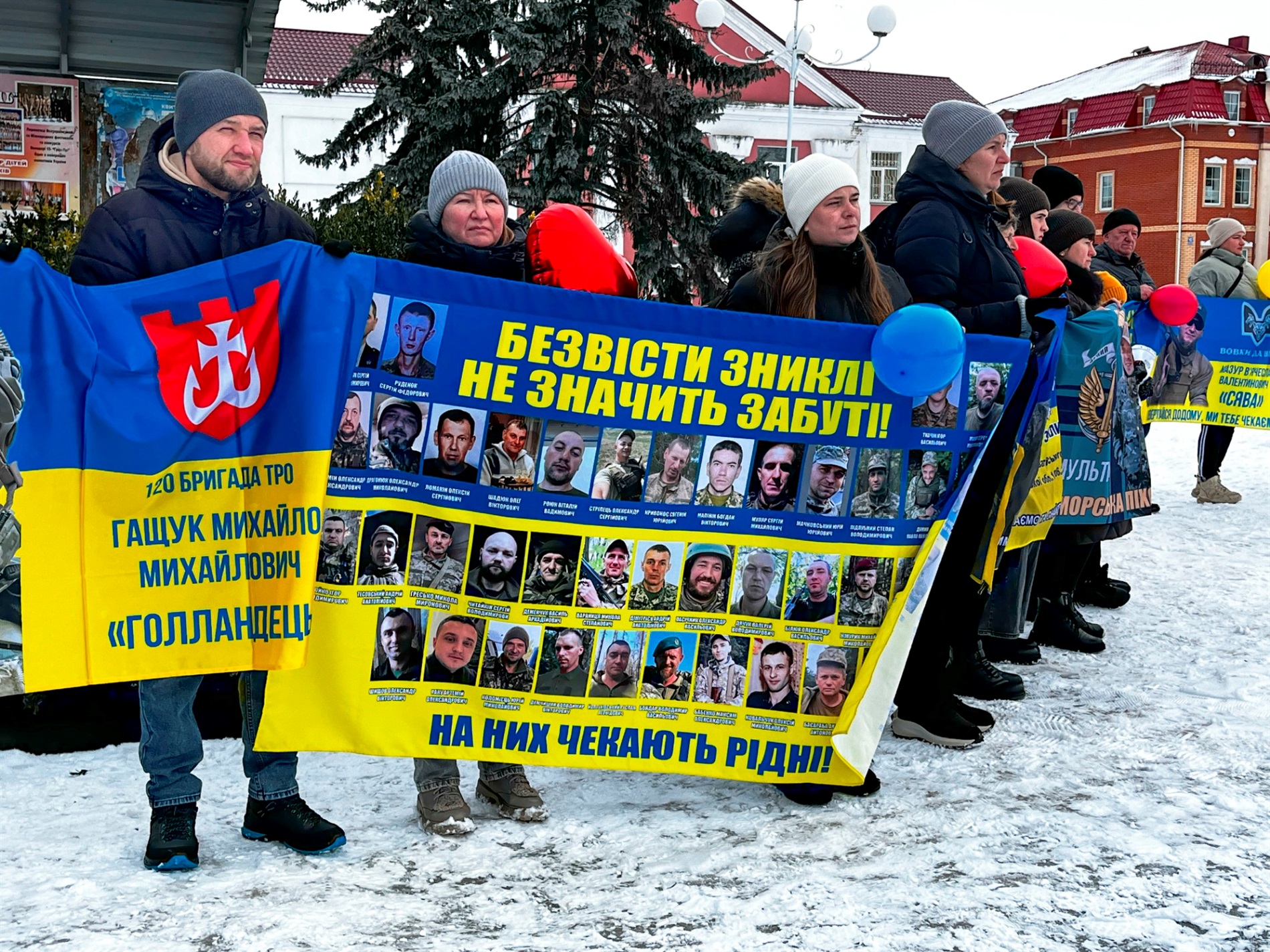 «Наші серця за ґратами»: у Барі відбулася 12-та акція на підтримку безвісти зниклих захисників