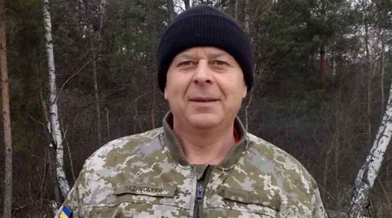 На території Барської лікарні відкрили меморіальну дошку старшому сержанту Володимиру Надибському