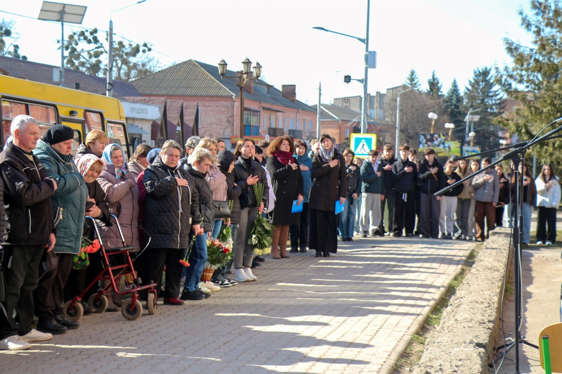 У Барському ліцеї №2 відкрили меморіальні дошки Героям Роману Белінському та Віталію Навроцькому