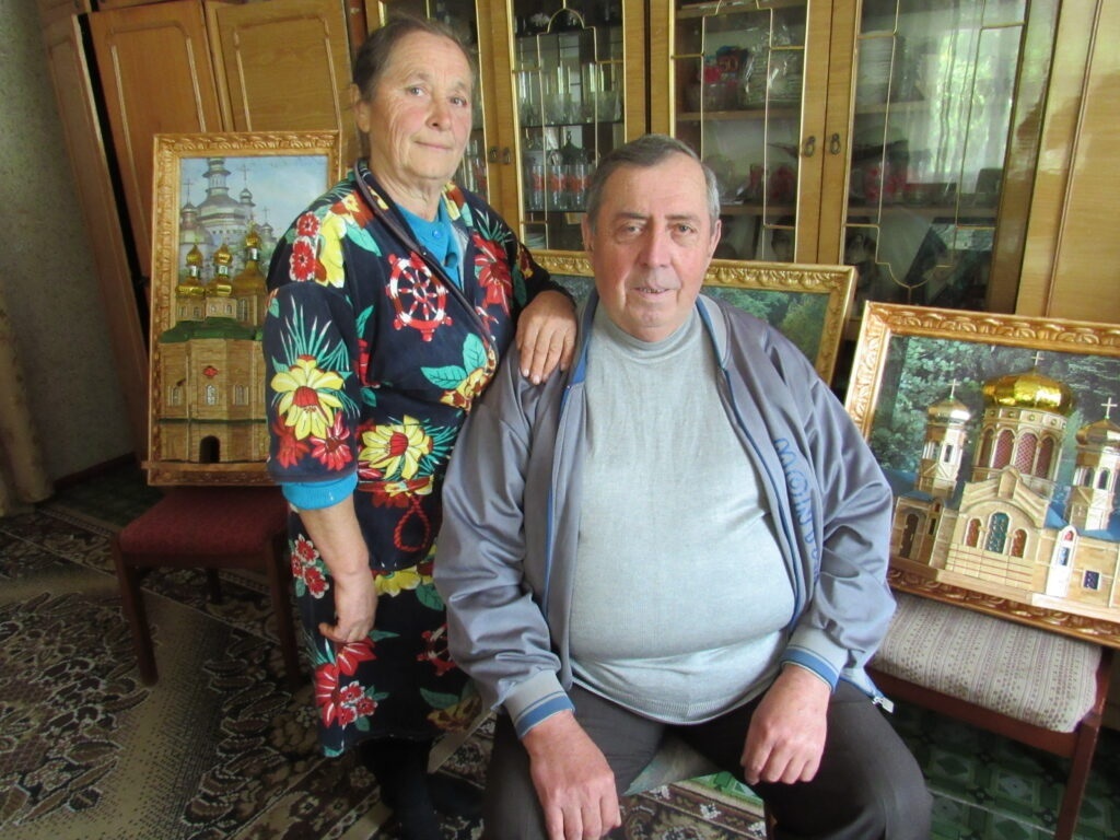 Пенсіонер із села Мигалівці Барської громади будує церкви та замки з сірників