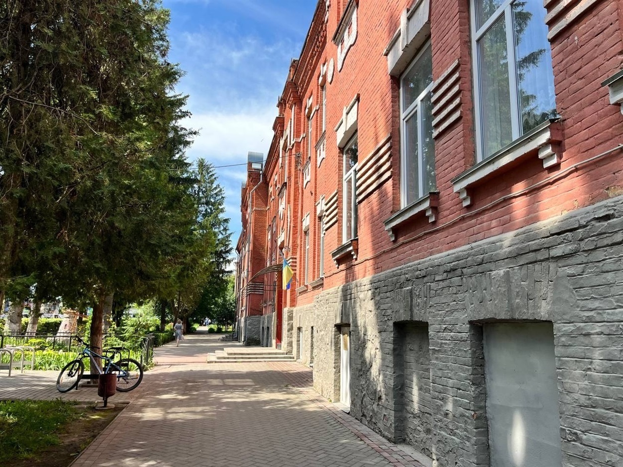 Хто набирає першокласників у школах Бара: вчителі та факти про ліцеї 2026 р.