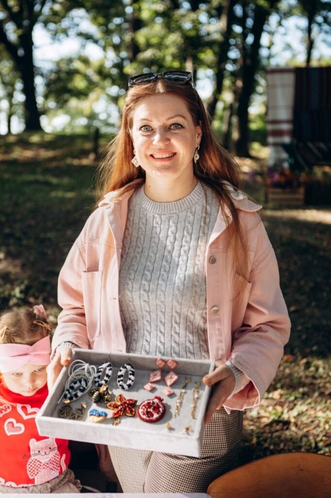 Вишивка як опора: історія переселенки Тетяни Артюхової, яка почала нове життя в Барі