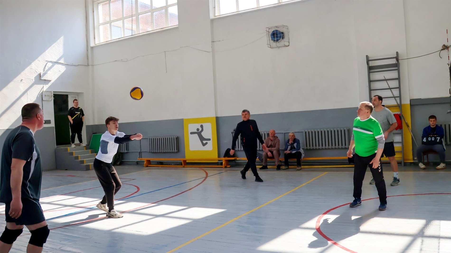 У Ялтушківському ліцеї провели волейбольний турнір на честь вчителів-добровольців Барської громади