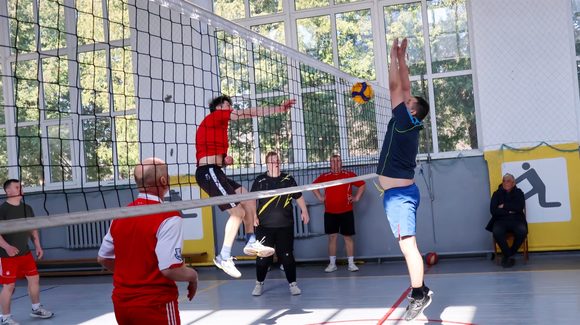 У Ялтушківському ліцеї провели волейбольний турнір на честь вчителів-добровольців Барської громади
