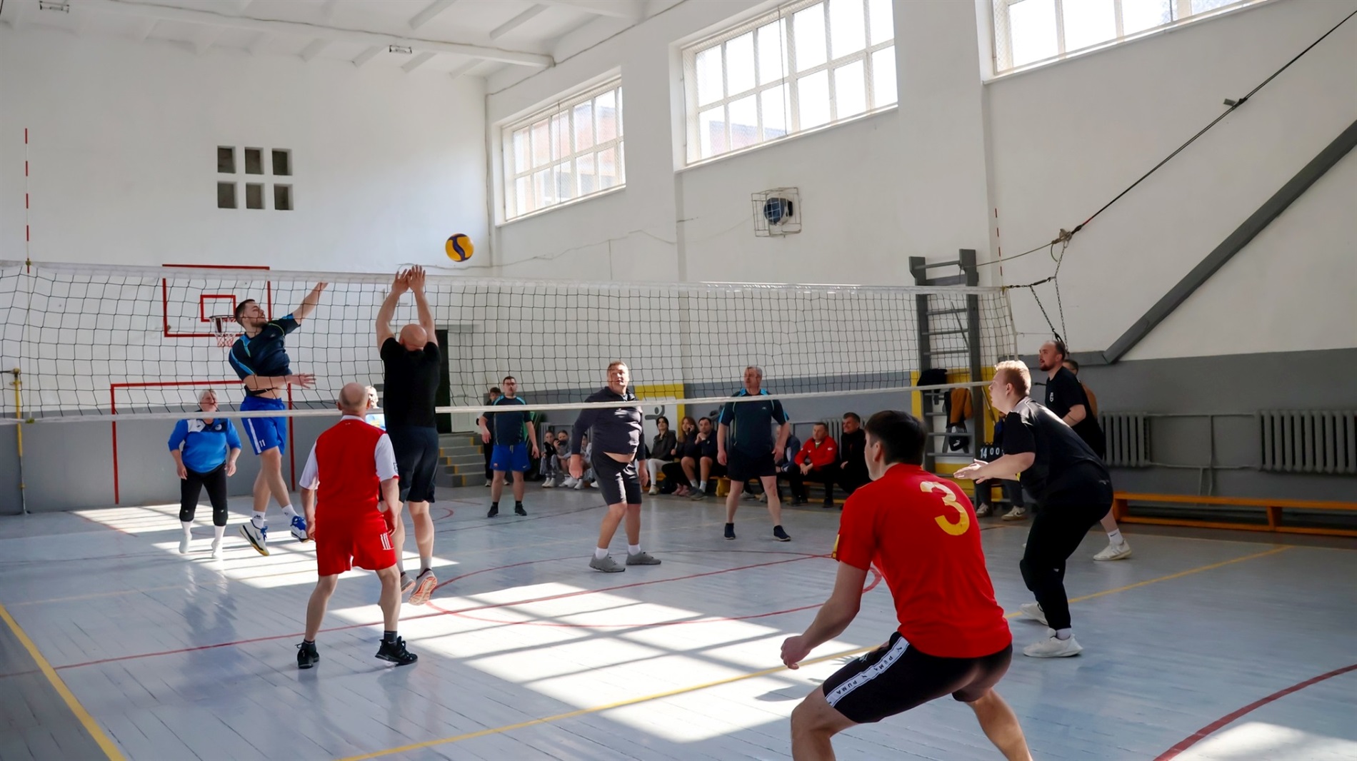 У Ялтушківському ліцеї провели волейбольний турнір на честь вчителів-добровольців Барської громади