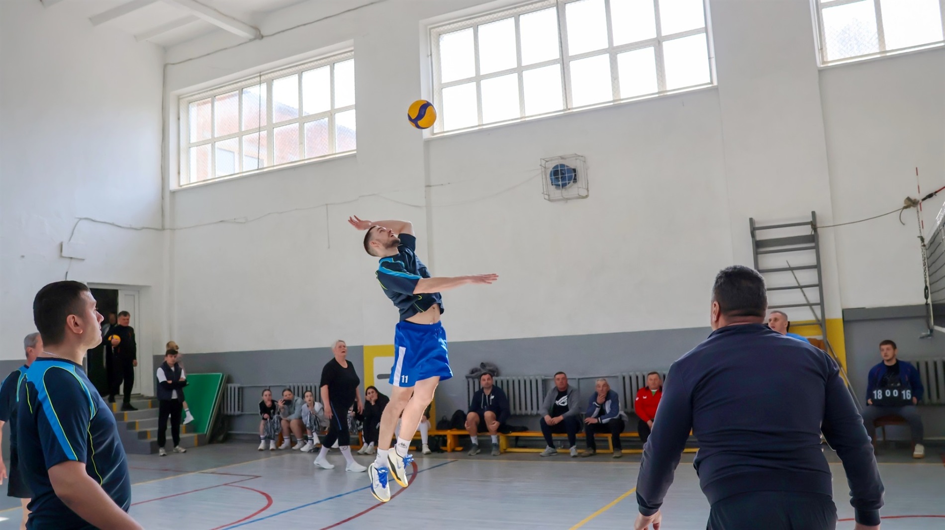 У Ялтушківському ліцеї провели волейбольний турнір на честь вчителів-добровольців Барської громади