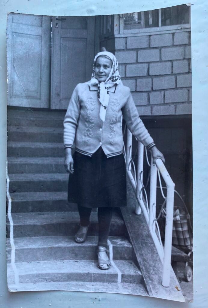 89-річна мешканка Барської громади співає старовинні українські пісні у TikTok