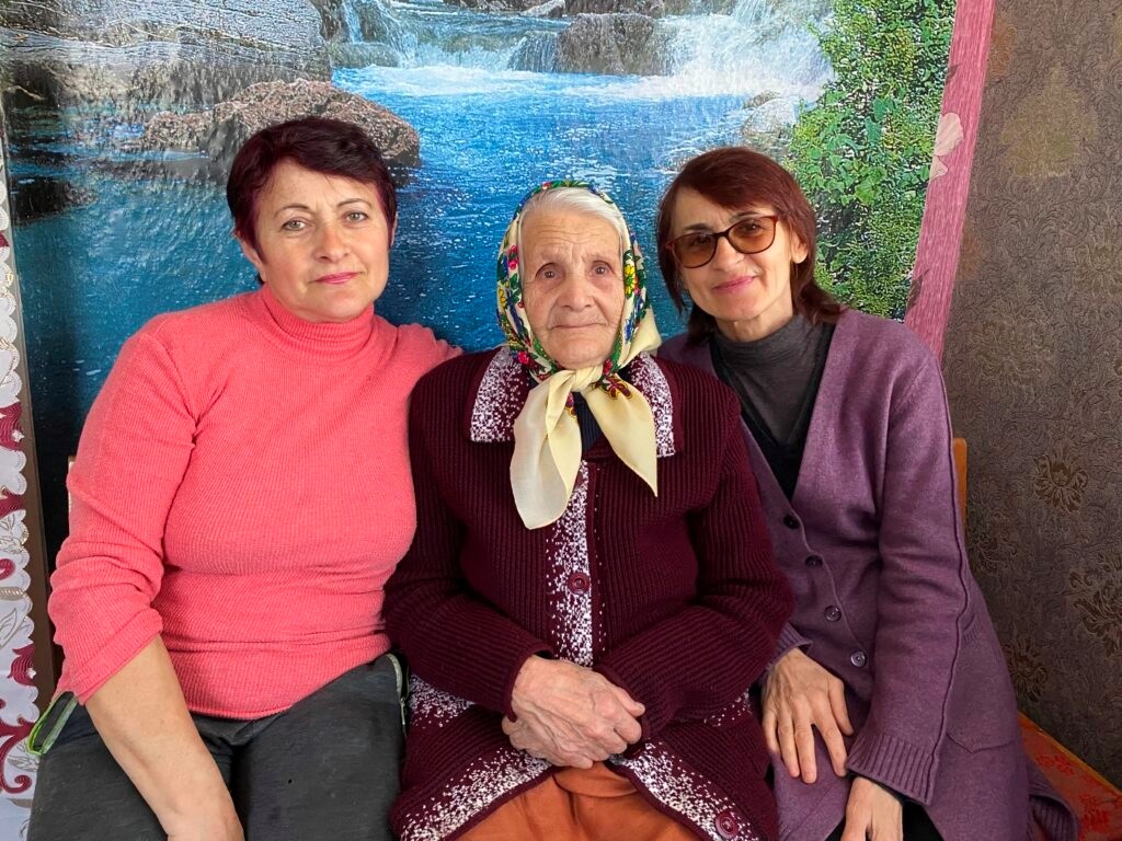 89-річна мешканка Барської громади співає старовинні українські пісні у TikTok