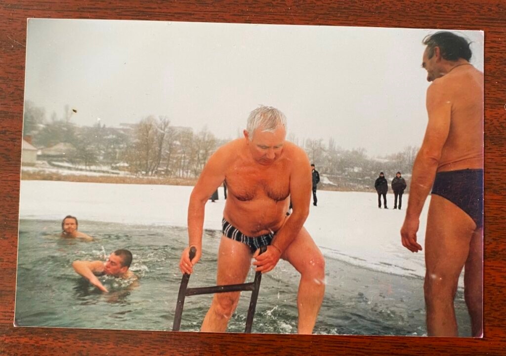 Військовий, поет і засновник клубу моржів: історія почесного громадянина Бару Юрія Шаповалова