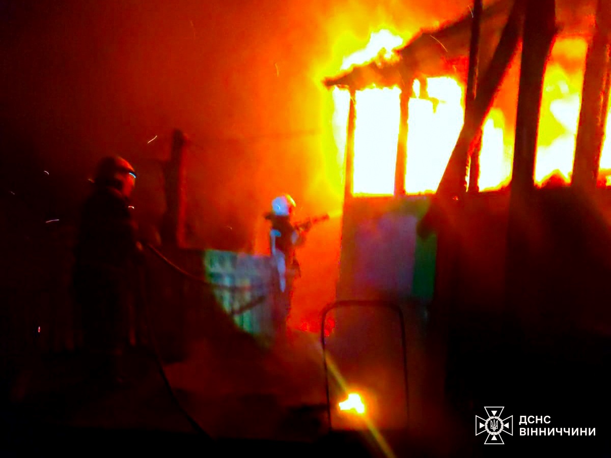 У Комарівцях горів житловий будинок: за добу на Вінниччині сталося 10 пожеж