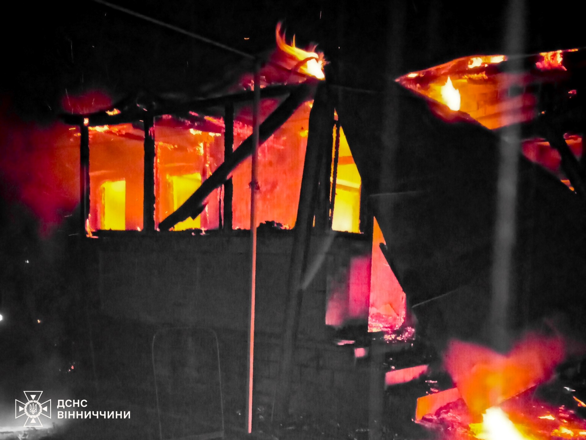 У Комарівцях горів житловий будинок: за добу на Вінниччині сталося 10 пожеж