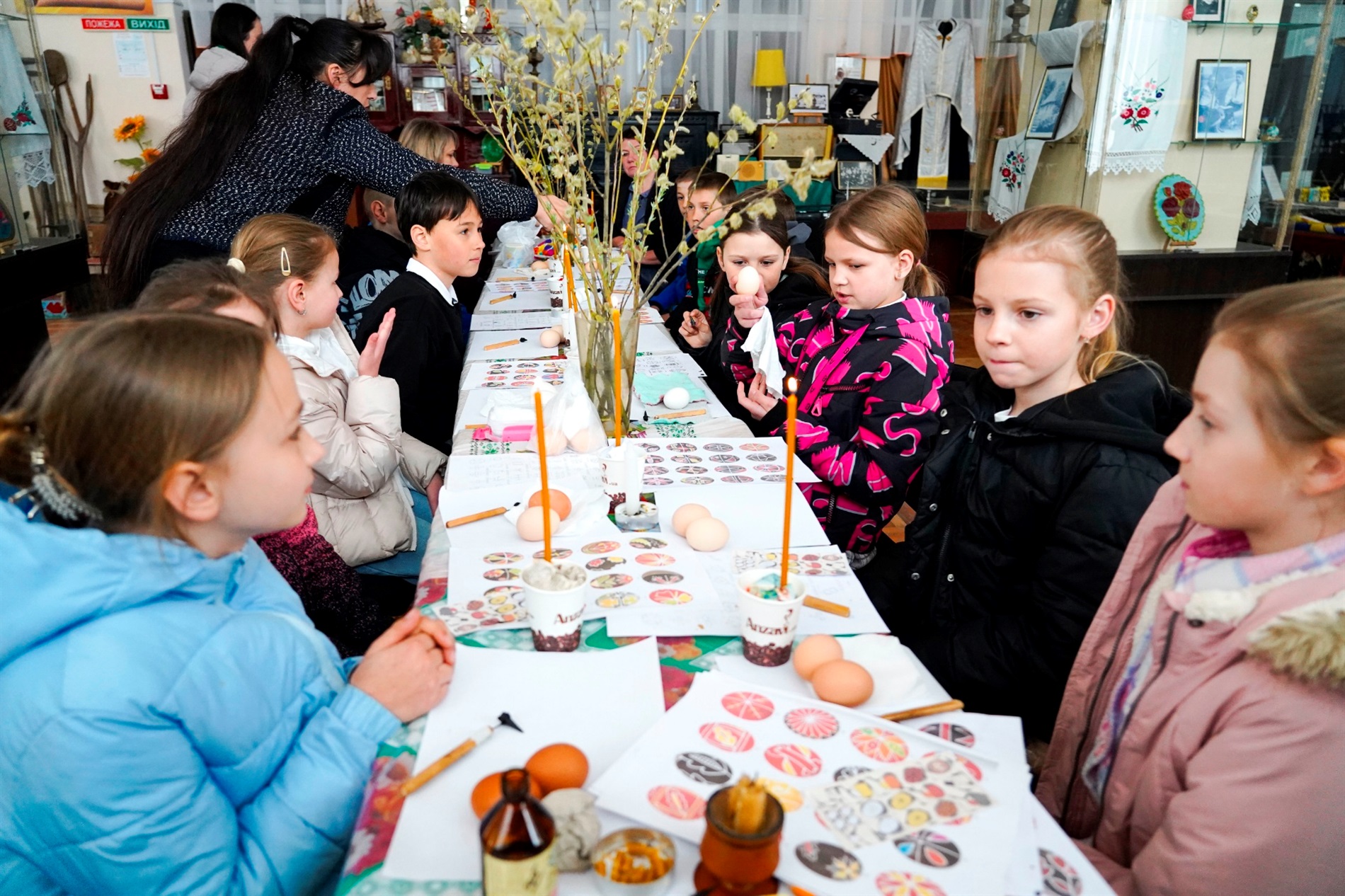 Писанки і перший досвід: у Барському музеї провели великодній майстер-класи для дітей