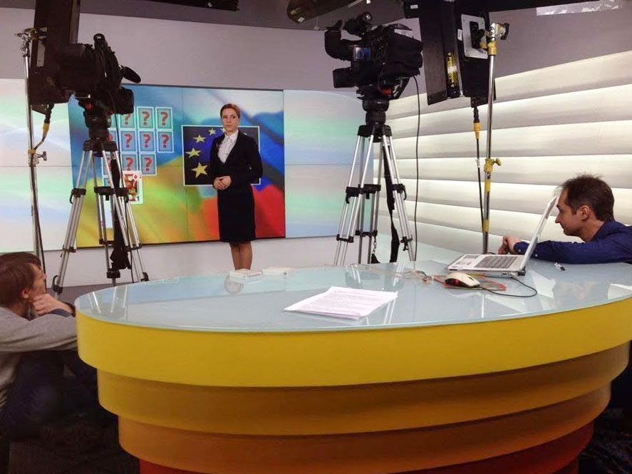 Ірина Стороженко на каналі СТБ під час роботи у програмі "Вікна". Фото з особистого архіву  