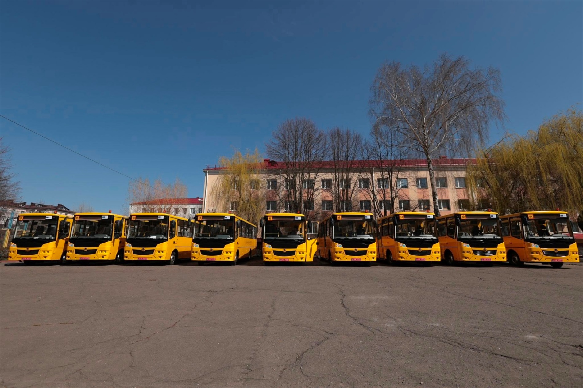 Барська громада отримала новий шкільний автобус для перевезення дітей