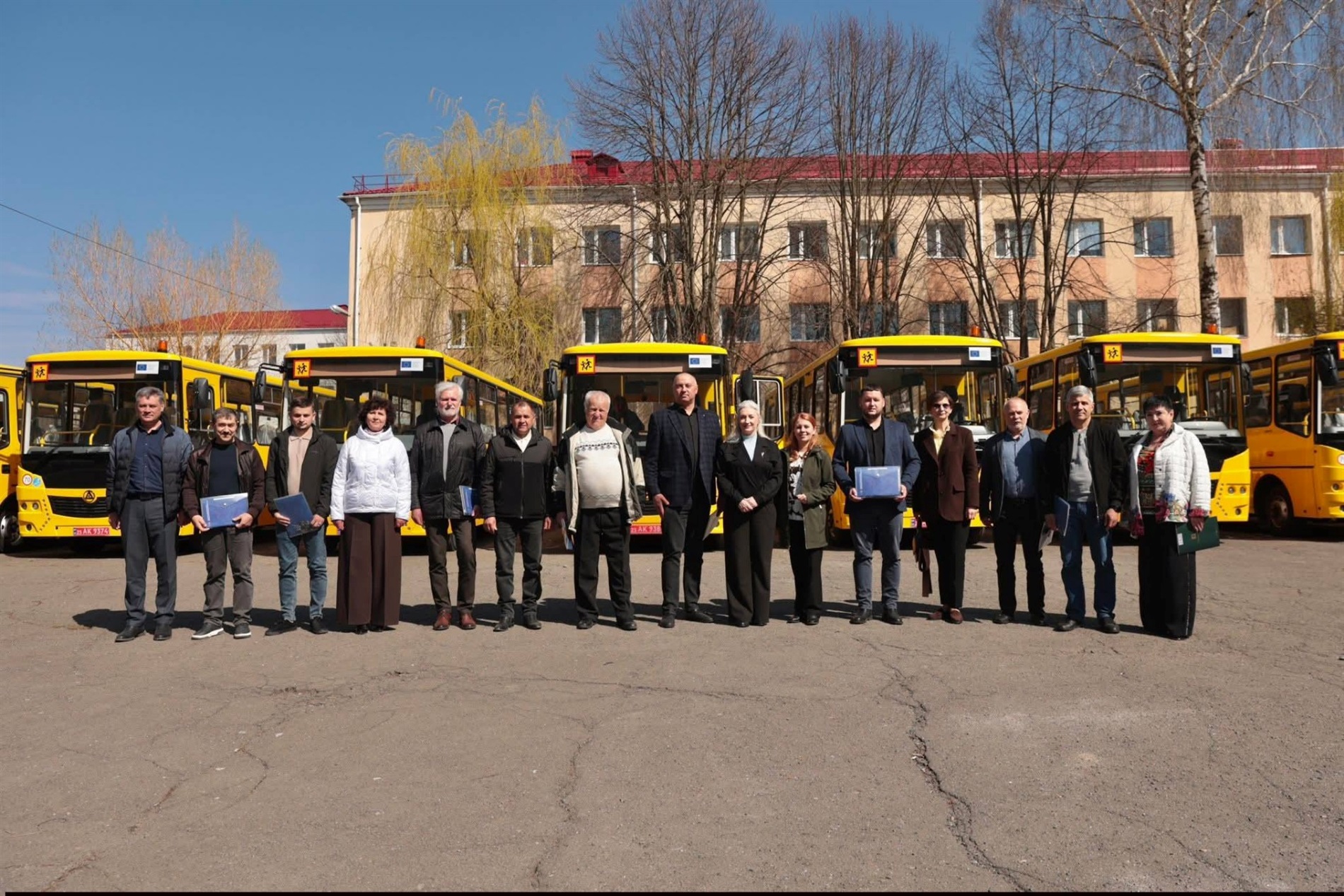 Барська громада отримала новий шкільний автобус для перевезення дітей