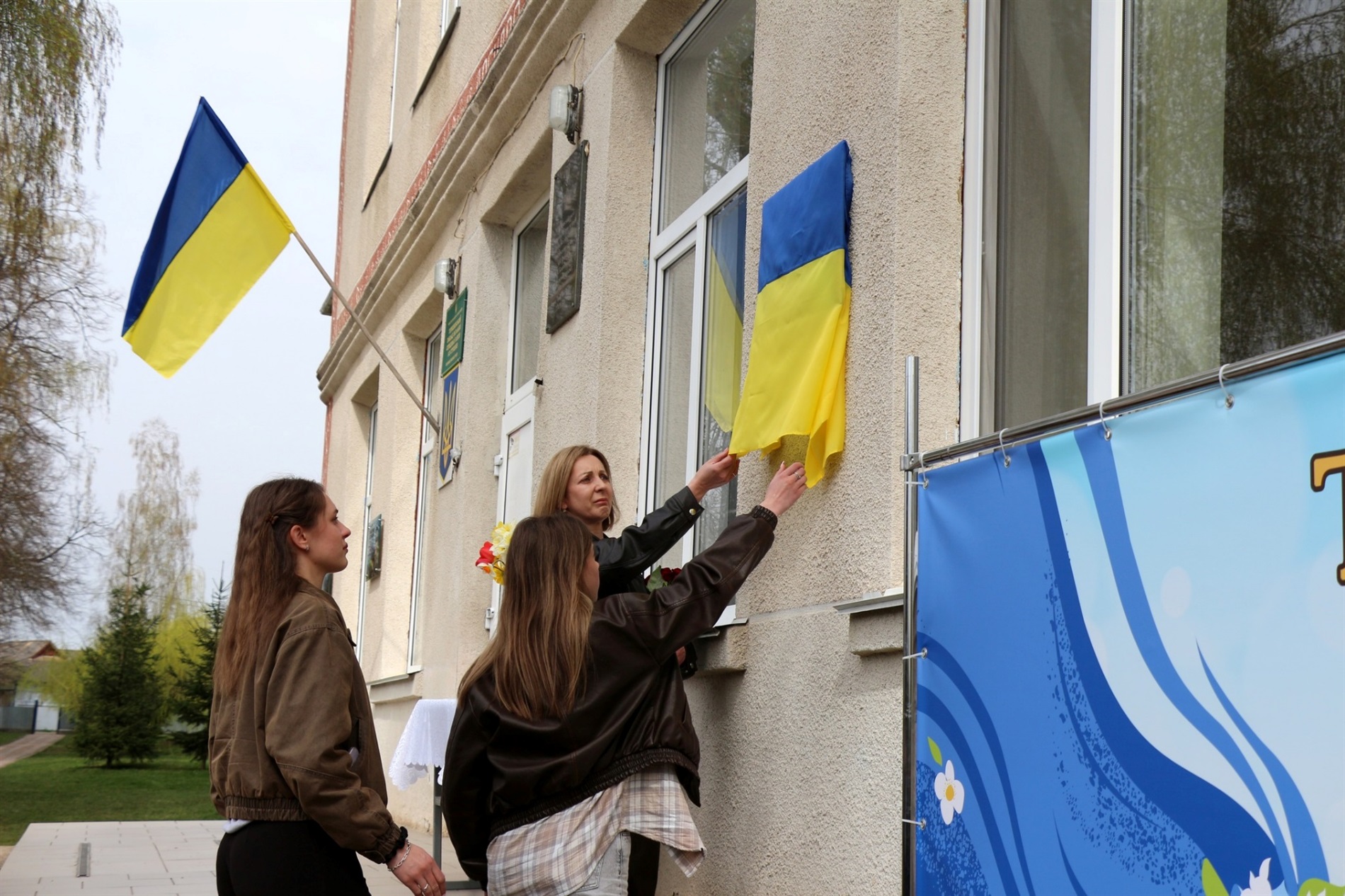 В с. Терешки відкрили меморіальну дошку пам'яті захиснику та Герою Роману Верещаку