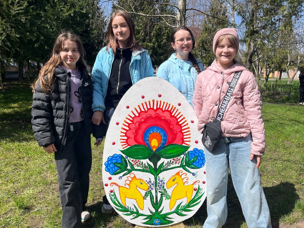 Під час виставки у Барському ліцеї №2 зібрали кошти для ЗСУ