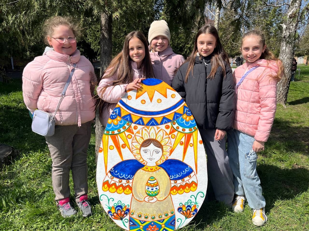 Під час виставки у Барському ліцеї №2 зібрали кошти для ЗСУ