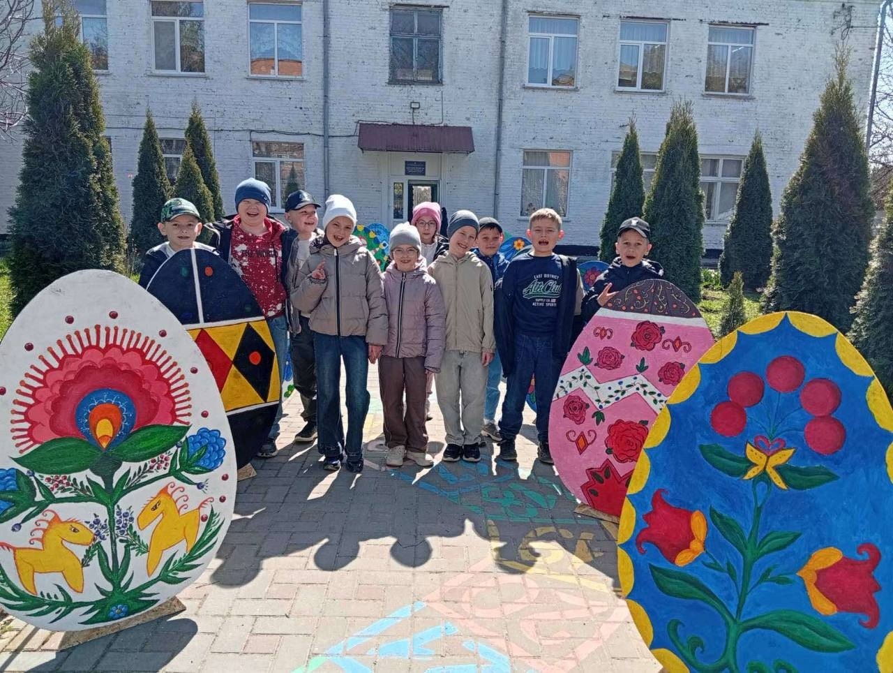 Під час виставки у Барському ліцеї №2 зібрали кошти для ЗСУ