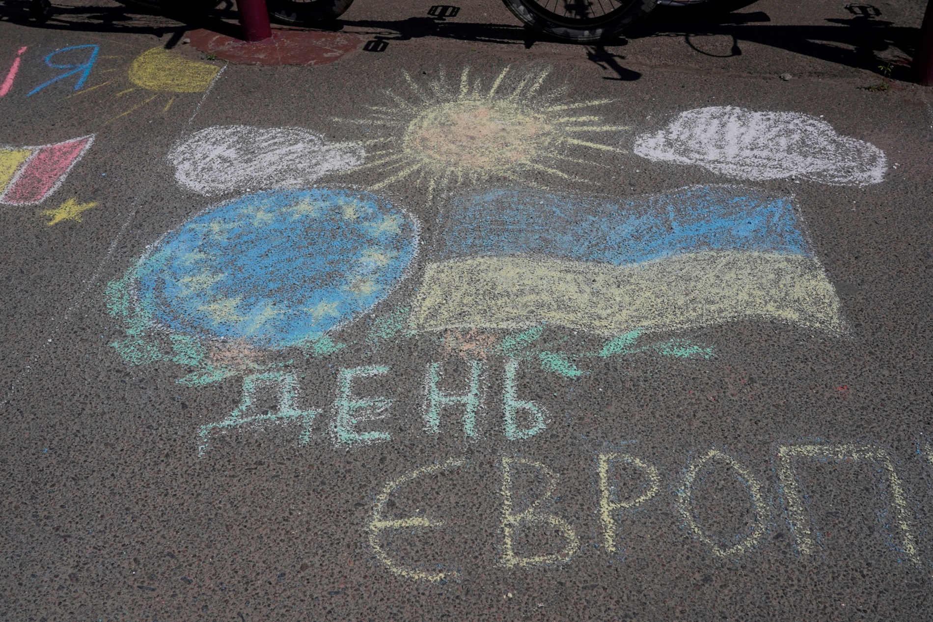 Плакати, малюнки та екскурсії: у Барському ліцеї №2 відзначили День Європи