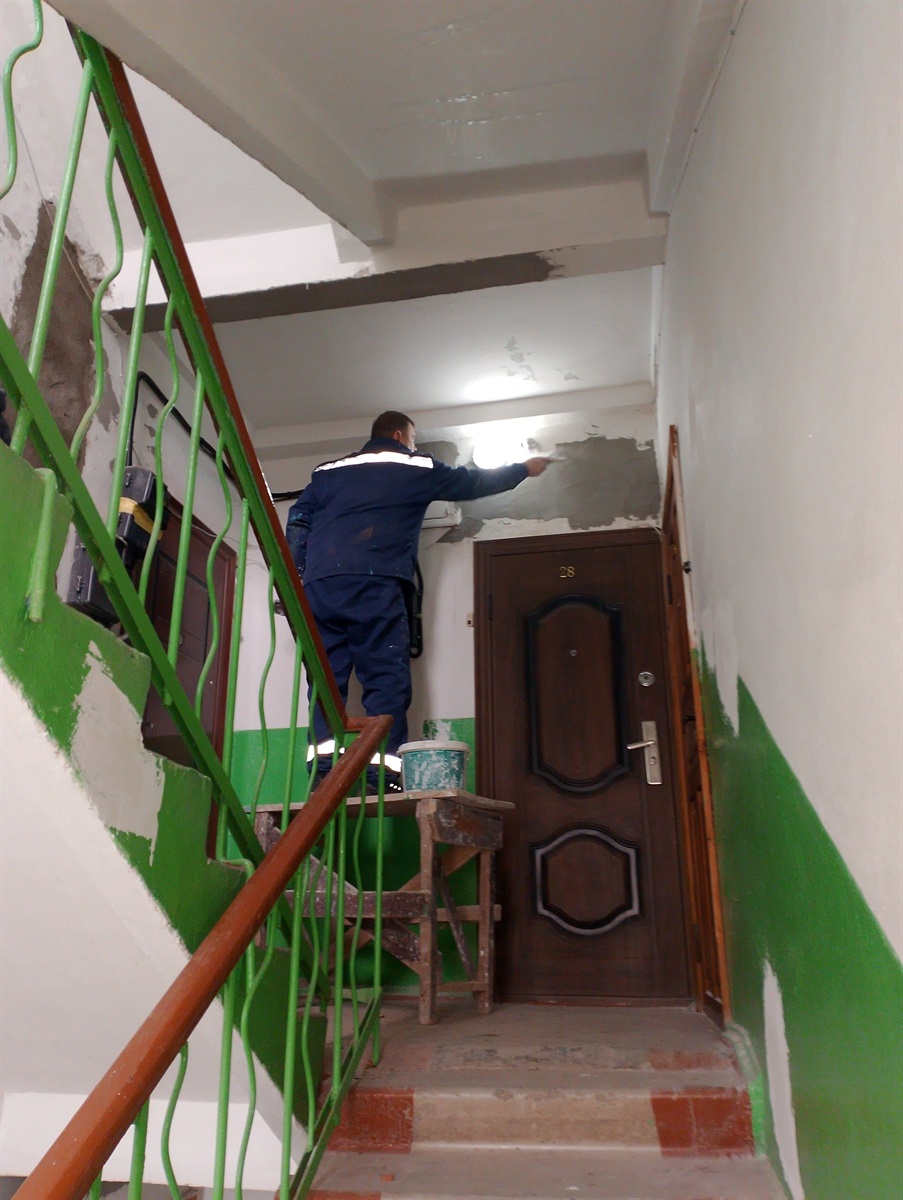 У Барській громаді встановлюють контейнери для сміття та косять траву