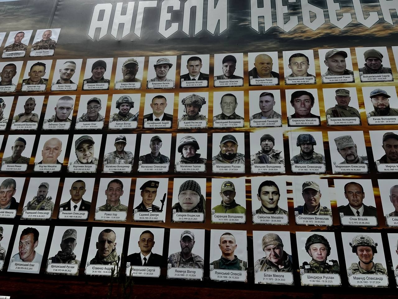У Барі після оновлення стенду пам’яті родини військових кажуть про брак комунікації з міськрадою