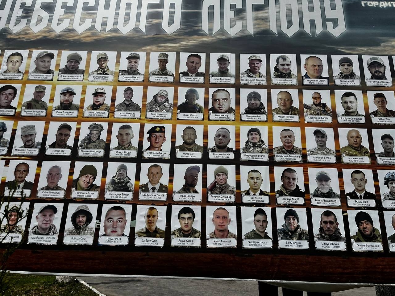 У Барі після оновлення стенду пам’яті родини військових кажуть про брак комунікації з міськрадою