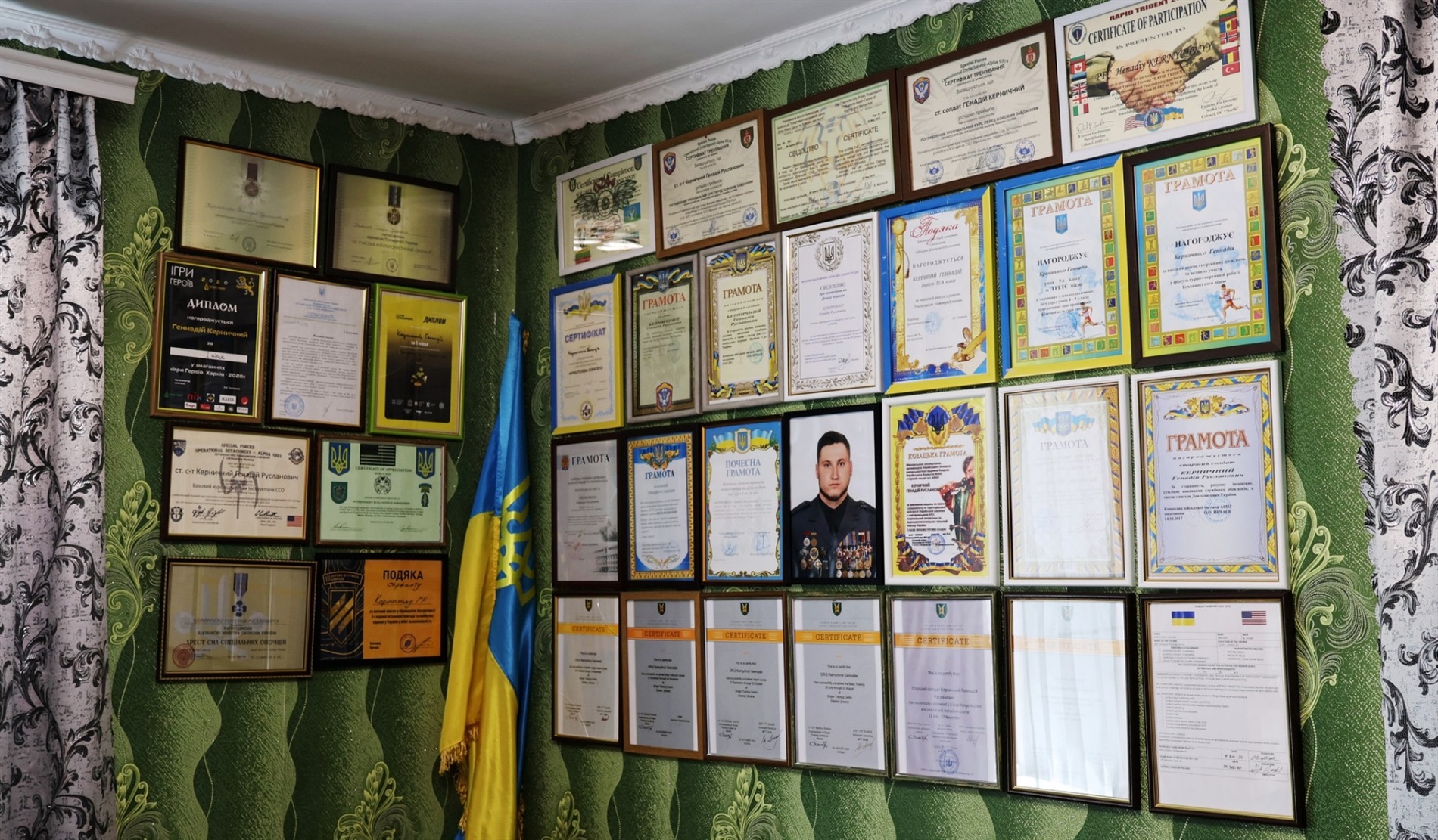 У с. Гулі Барської громади презентували книгу про Героя України Геннадія Керничного «Вікінга»