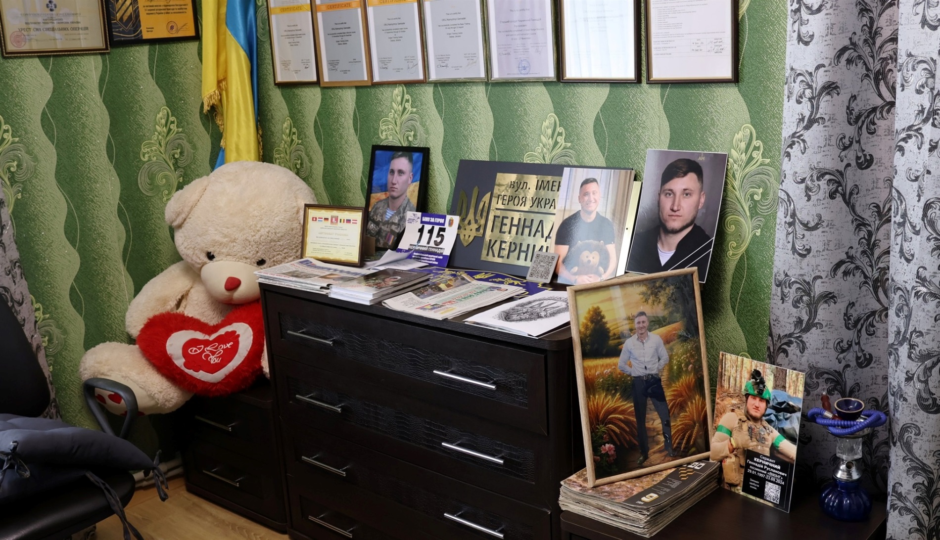 У с. Гулі Барської громади презентували книгу про Героя України Геннадія Керничного «Вікінга»