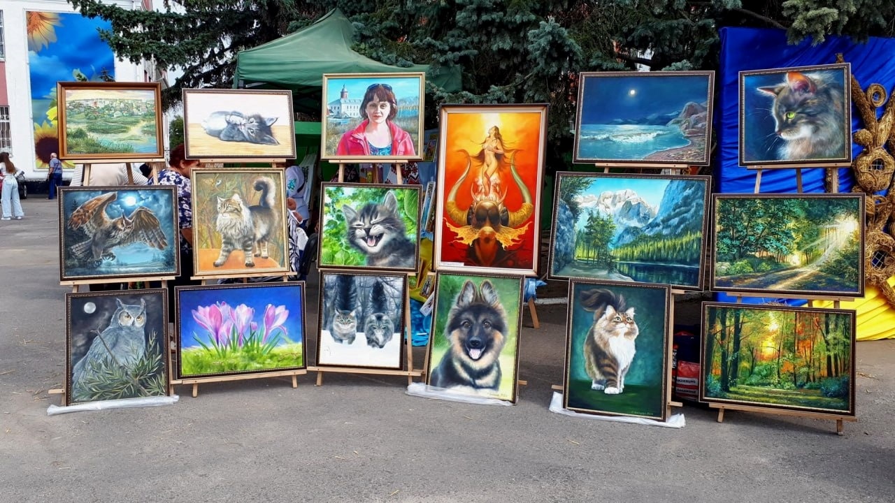 «У кожної картини своя історія». У Барі відкрилася виставка Світлани Бондарчук