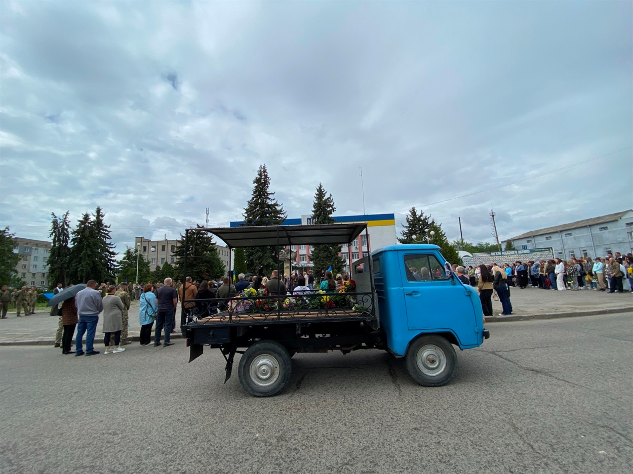 Барська громада попрощалася з Героєм Олександром Назаревичем