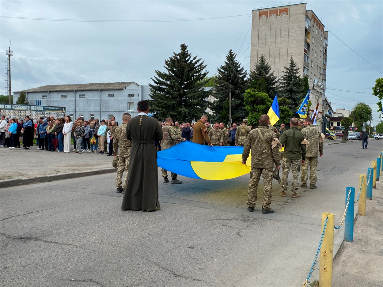 Барська громада попрощалася з Героєм Олександром Назаревичем