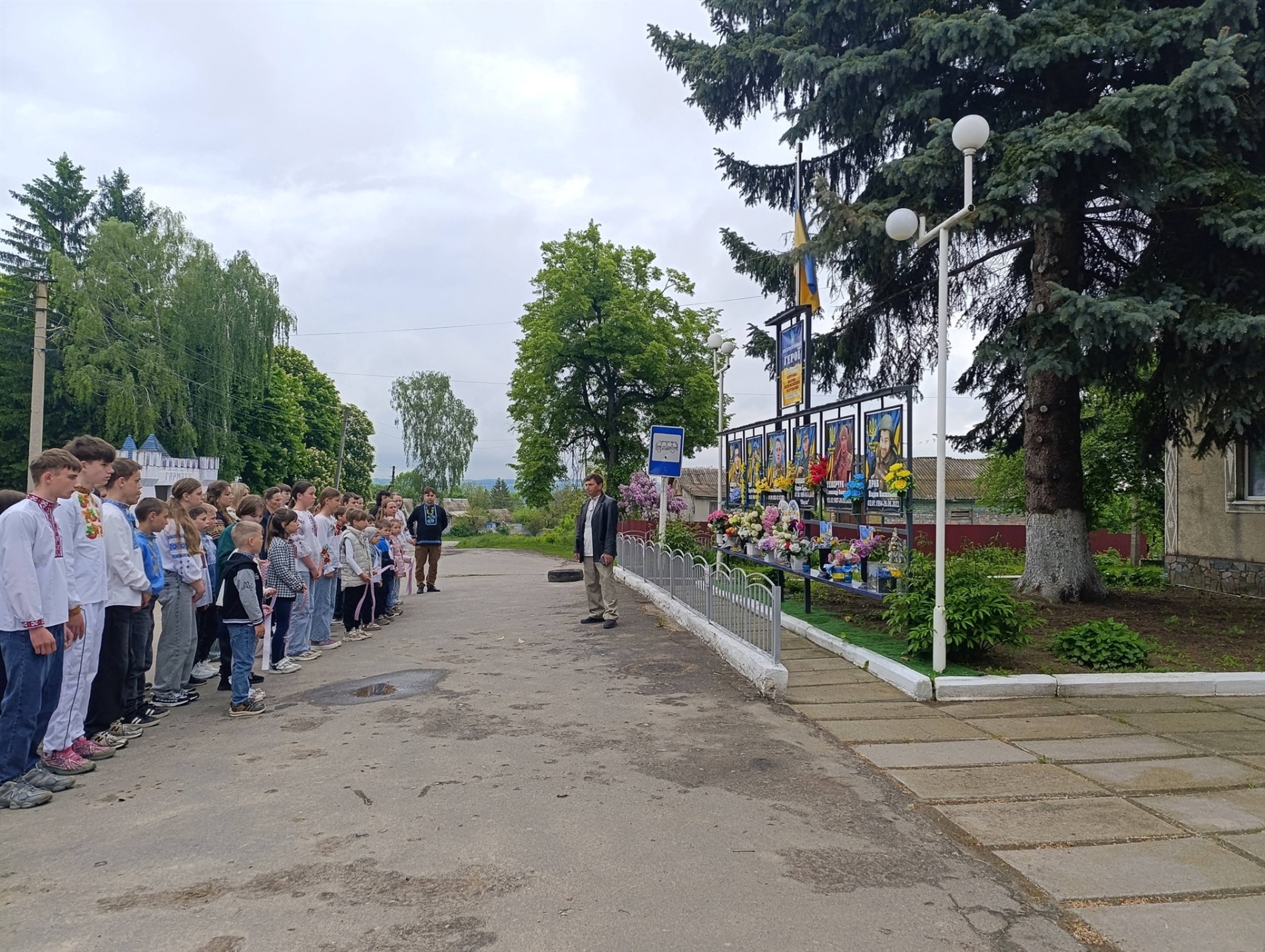 «Вишита стрічка пам’яті»: у м. Бар та селах громади вшанували загиблих Героїв у День вишиванки