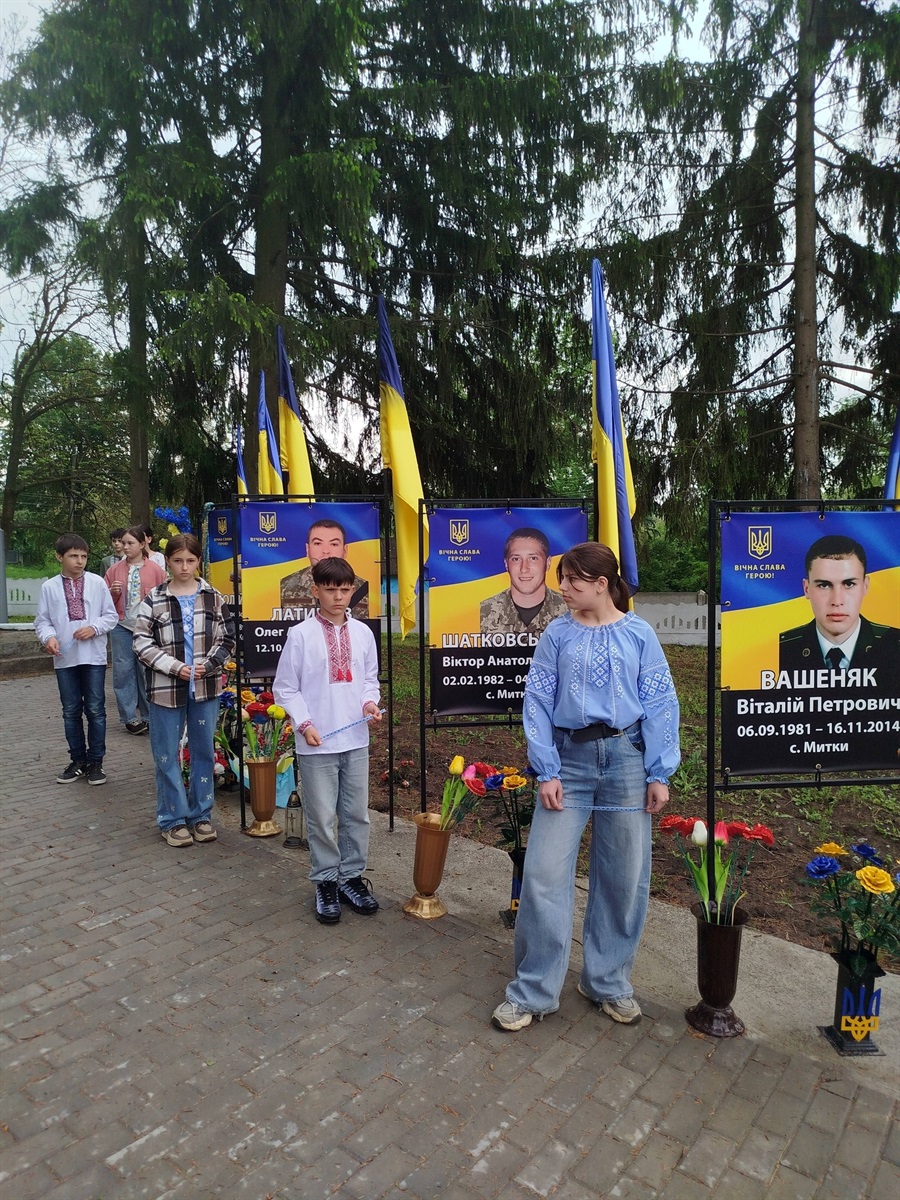 «Вишита стрічка пам’яті»: у м. Бар та селах громади вшанували загиблих Героїв у День вишиванки