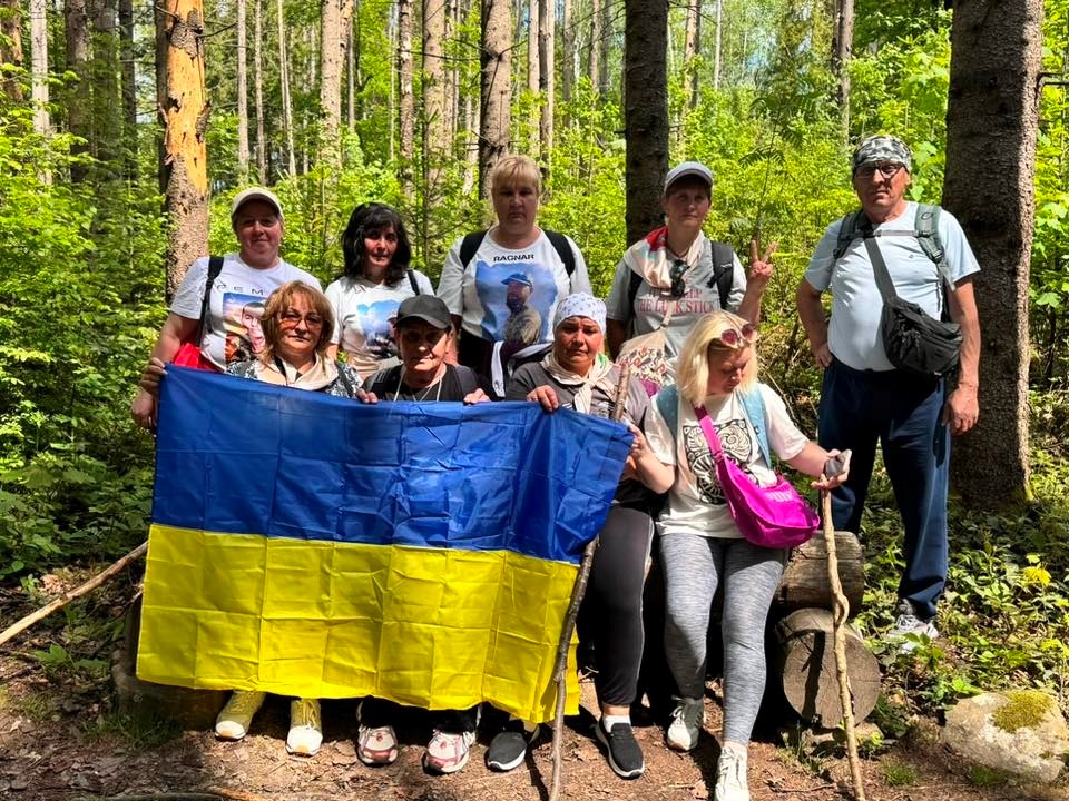 Учасники ГО «Крила Героїв» піднялися на гору Маковиця в пам’ять про загиблих Захисників