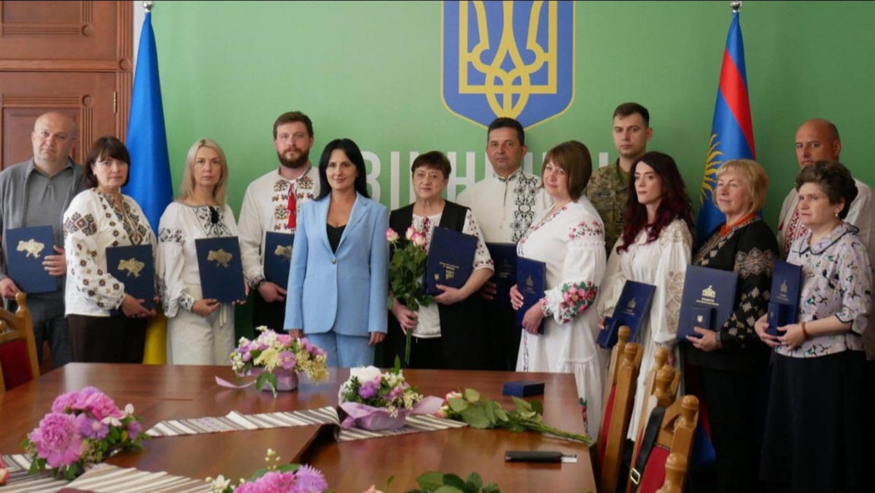 Освітянку з Барської громади відзначили грамотою Верховної Ради України