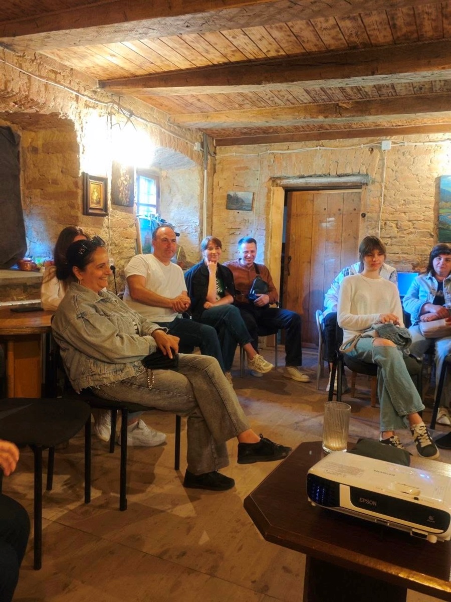 Героїня іранського фільму, висунутого на «Оскар», поспілкувалася з учасниками кіноклубу в м.Бар