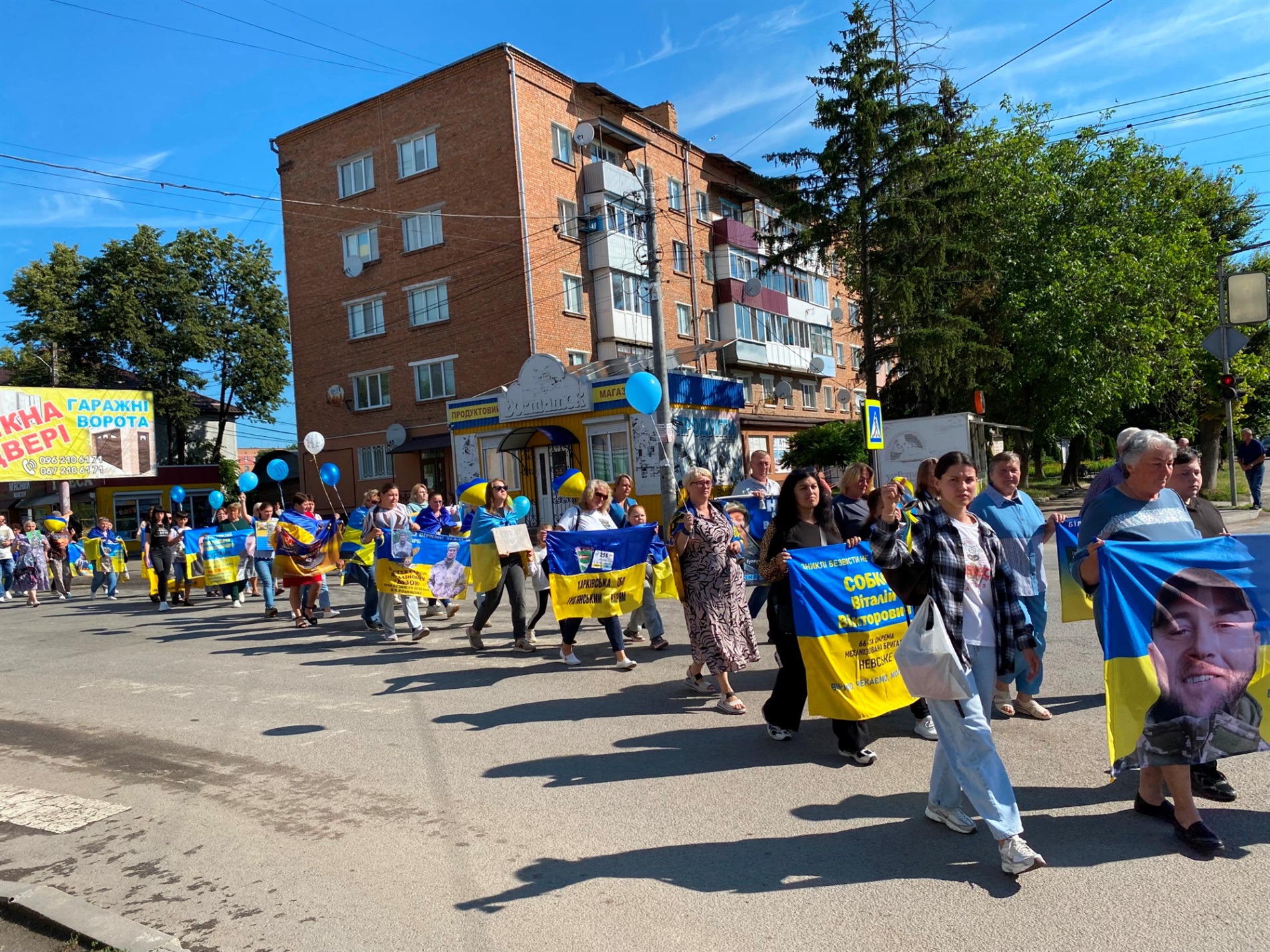 Понад сотня людей пройшла ходою у Барі на підтримку полонених і зниклих безвісти захисників