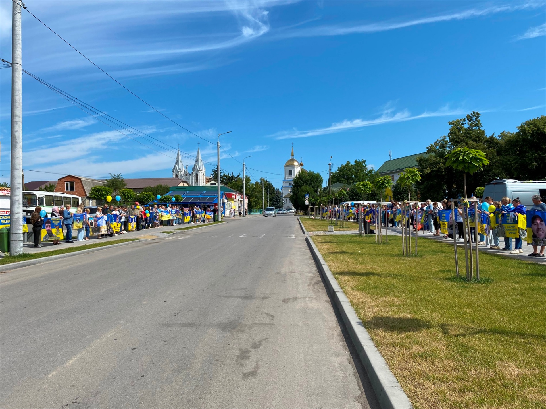 Понад сотня людей пройшла ходою у Барі на підтримку полонених і зниклих безвісти захисників