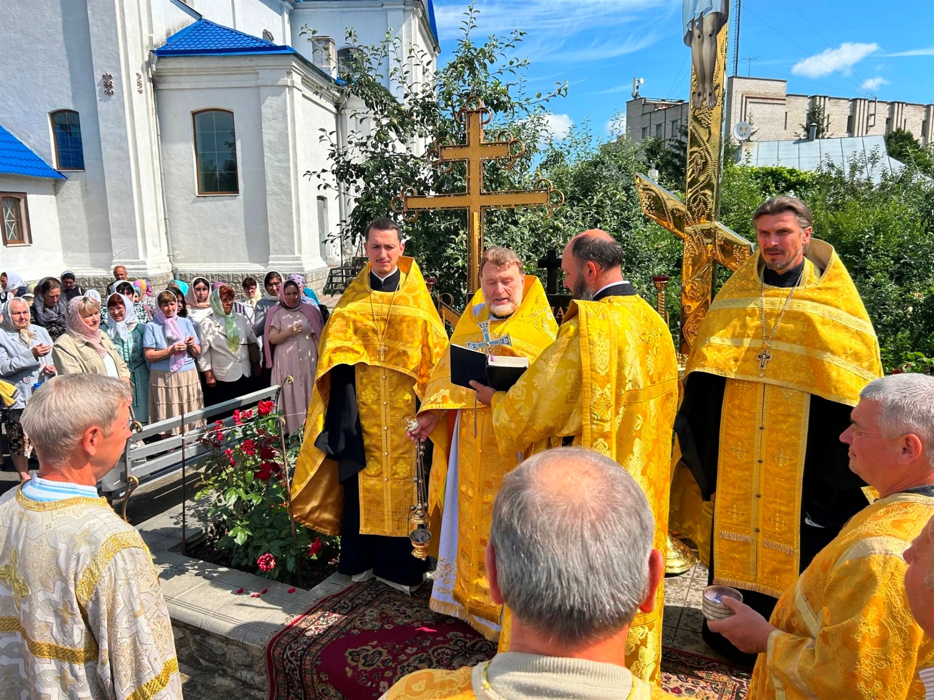 У Барі освятили меморіальну стелу на честь полеглих захисників України