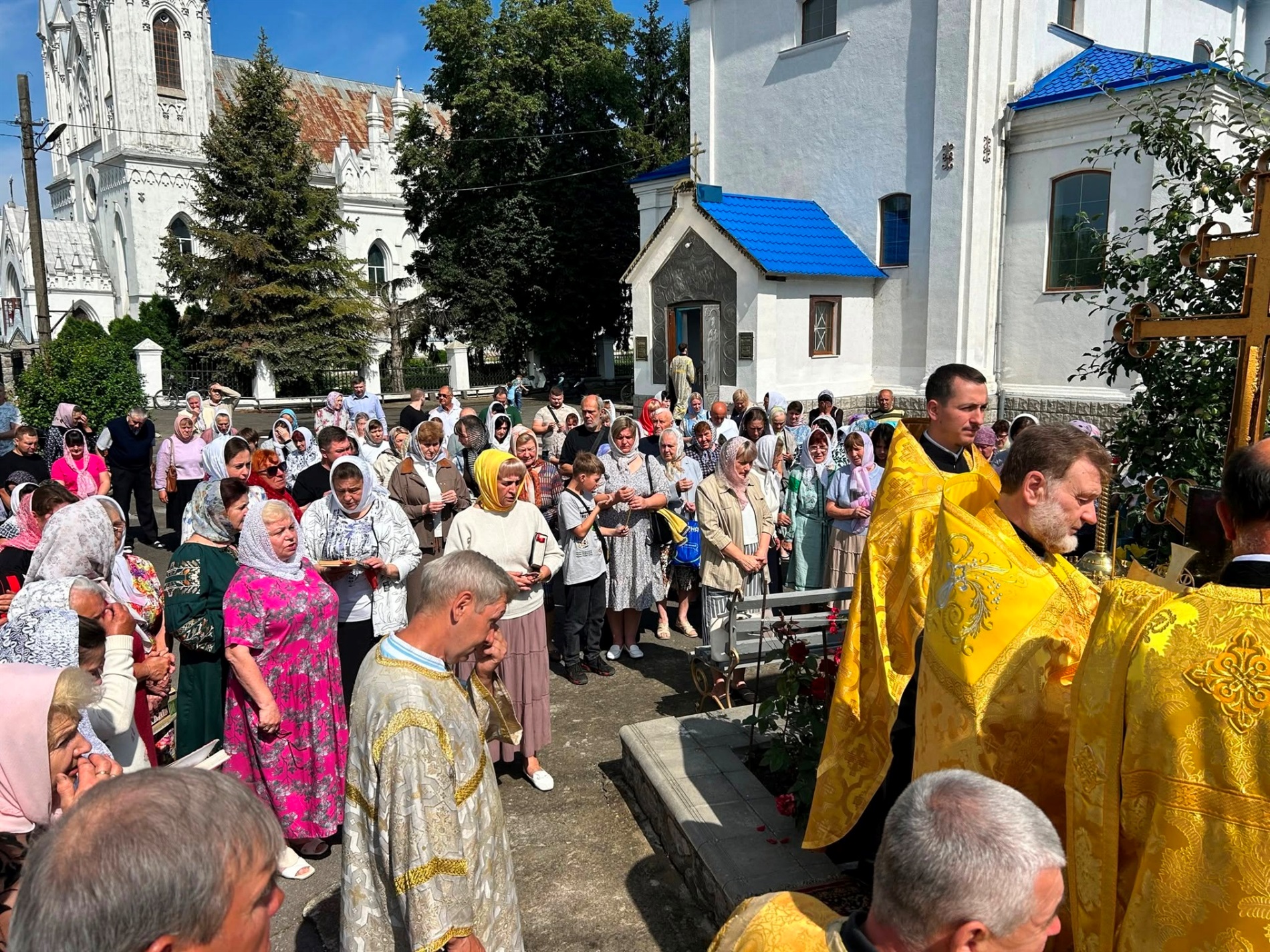 У Барі освятили меморіальну стелу на честь полеглих захисників України