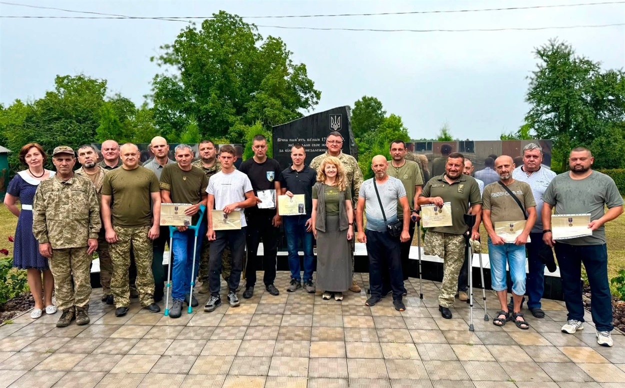Військових із Барської громади відзначили нагородами після поранень на війні