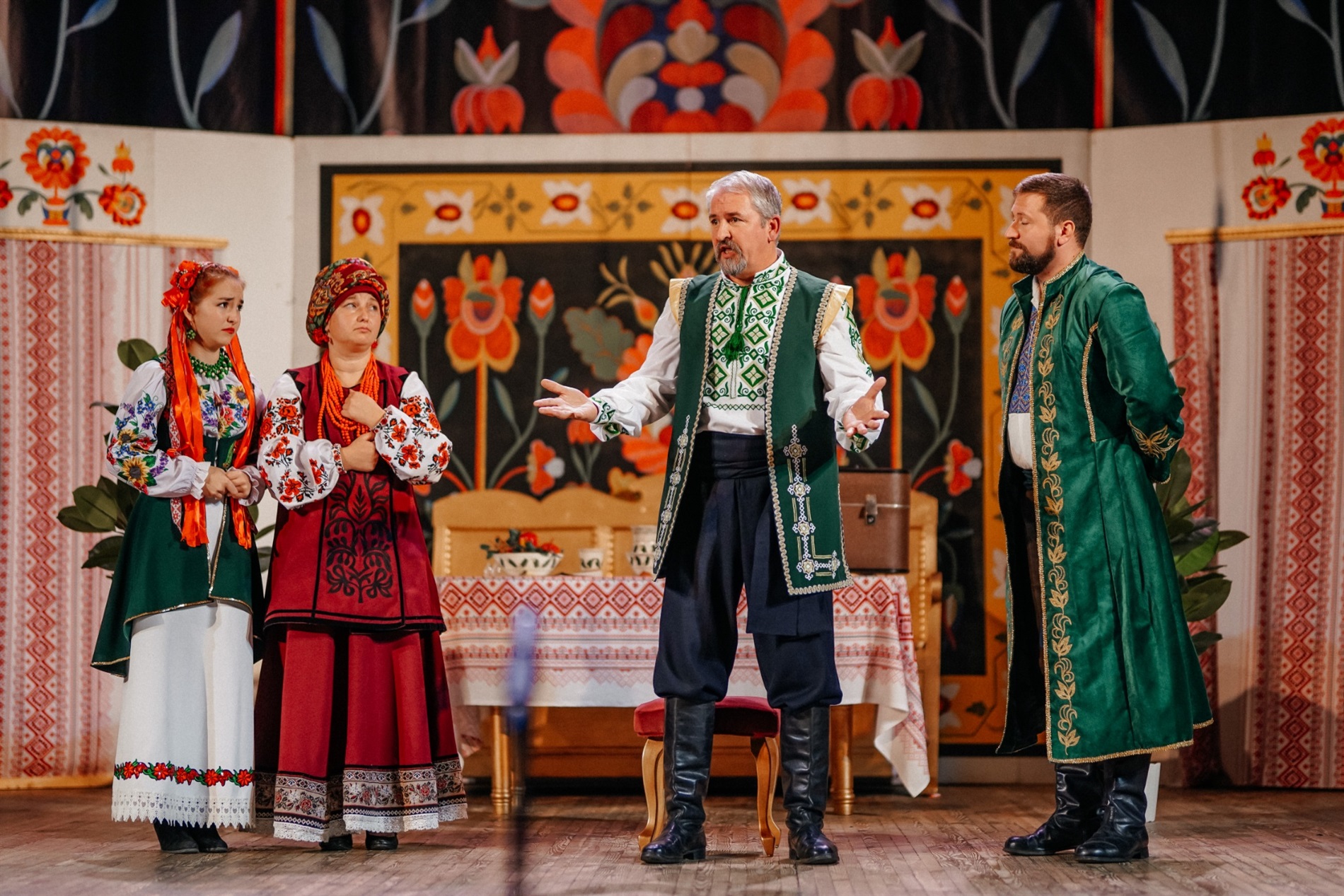 Без декорацій, але з живими емоціями: Як Барський МХАТ готує радіовиставу за участю ветеранів
