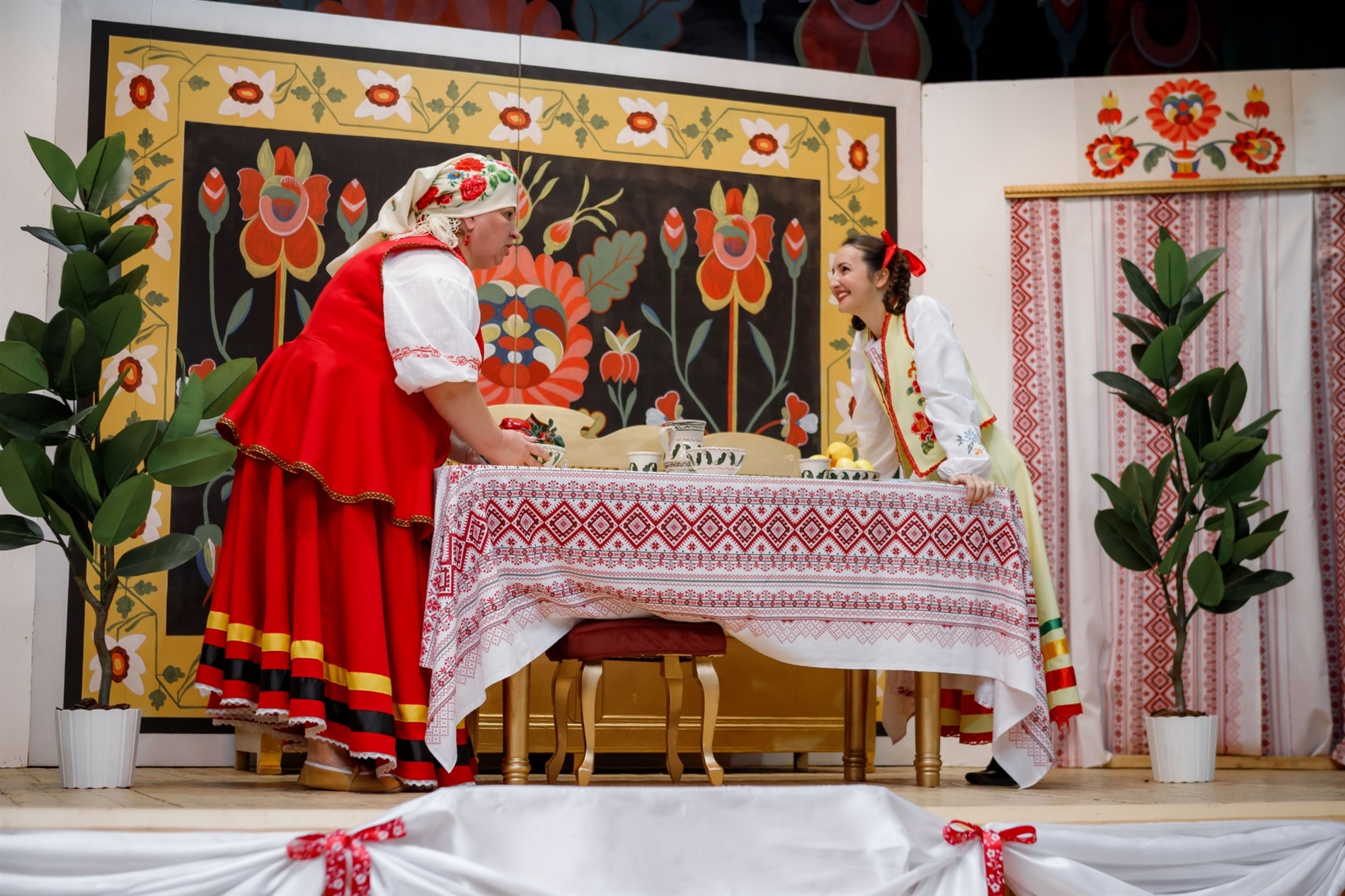 Без декорацій, але з живими емоціями: Як Барський МХАТ готує радіовиставу за участю ветеранів