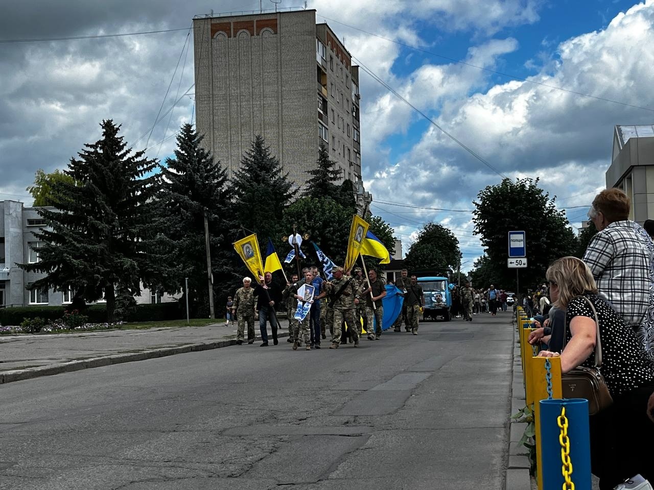Барська громада попрощалася із полеглим морським піхотинцем Михайлом Пижуком