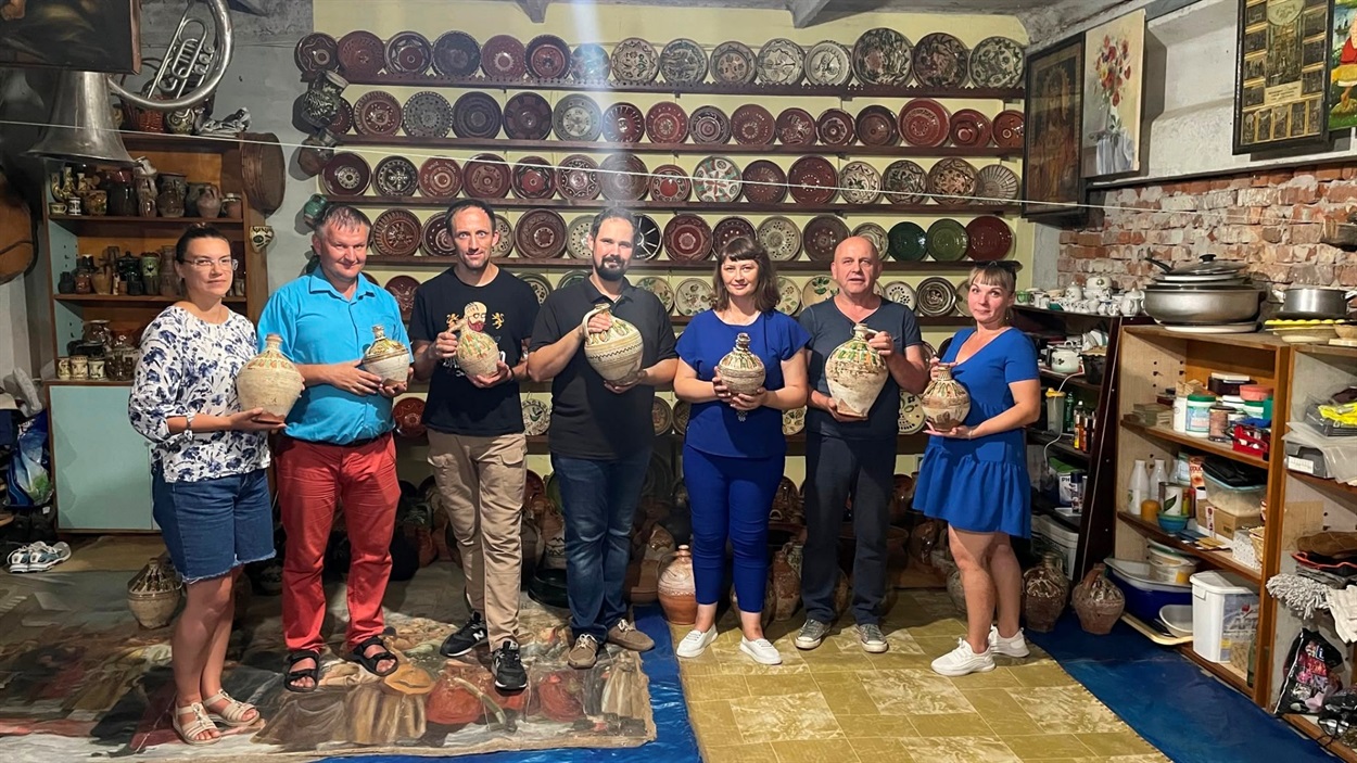 Фото з попередніх експедицій з відродження Барської кераміки  