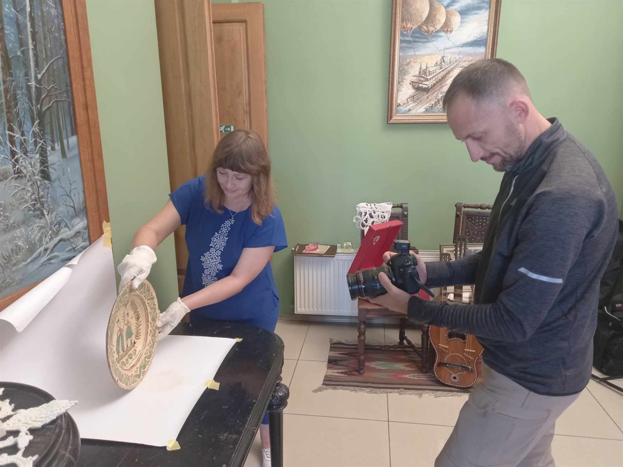 Фото з попередніх експедицій з відродження Барської кераміки    