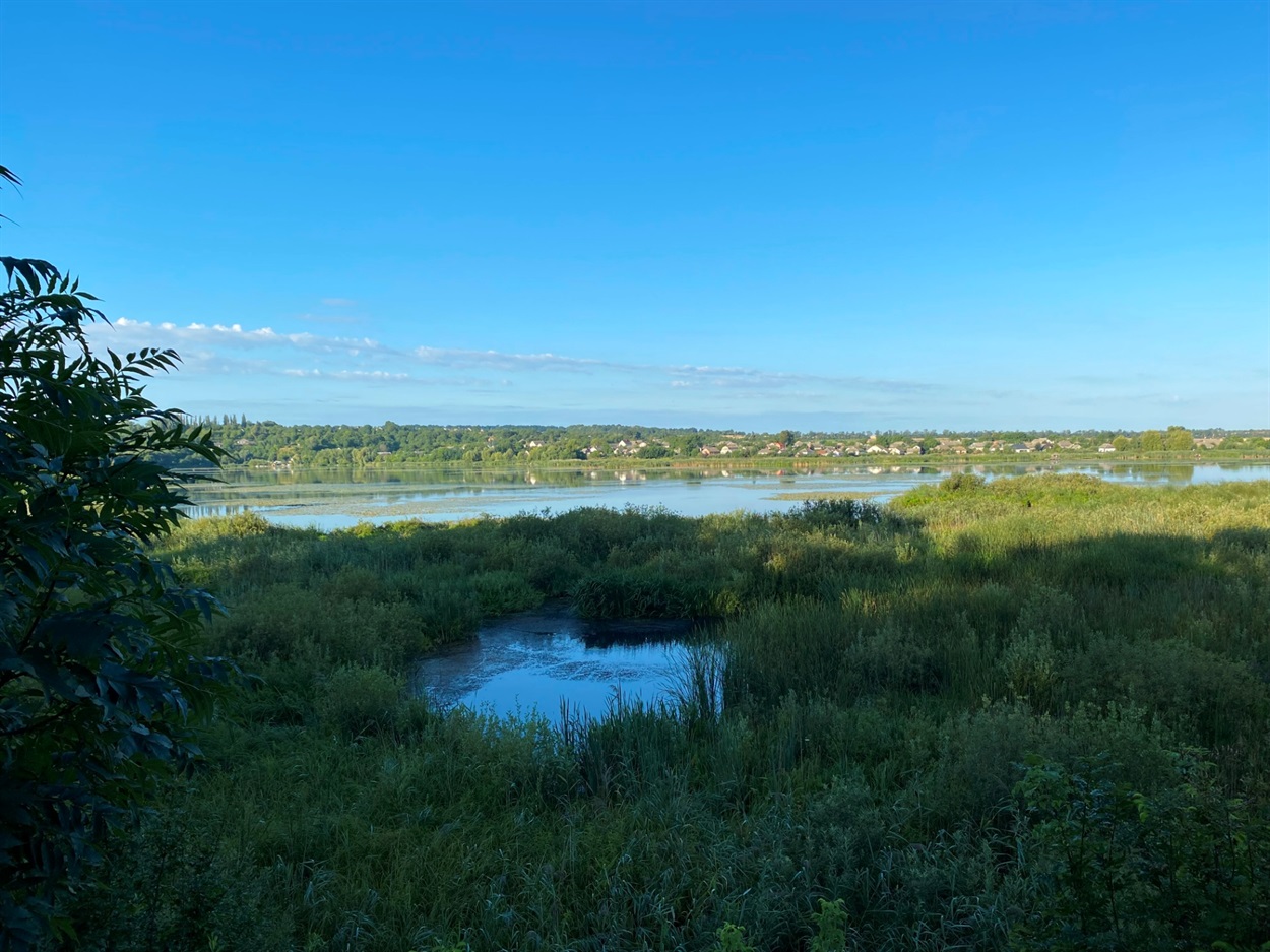 Рів на світанку: ранковий фоторепортаж з Бару